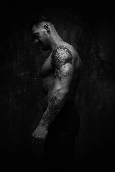 Black White Photo Shirtless Muscled Young Man Posing Grunge Wall — Stock Photo, Image