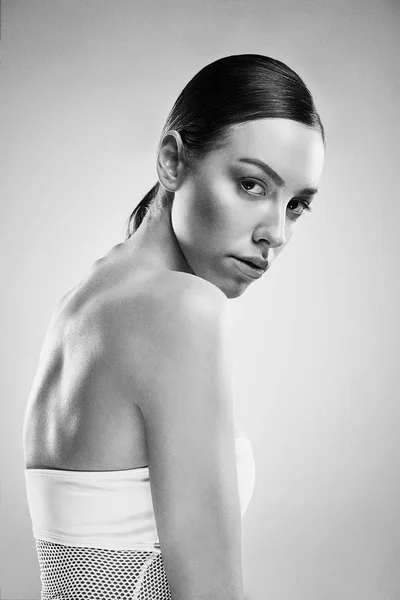 Retrato Preto Branco Mulher Jovem Atraente — Fotografia de Stock