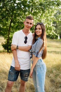 harcama zaman açık havada genç şık çift