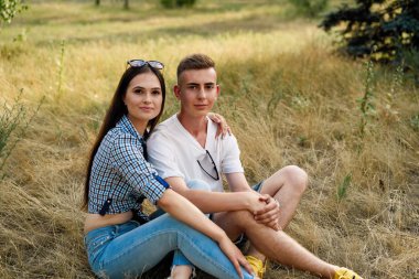 harcama zaman açık havada genç şık çift