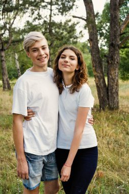 harcama zaman açık havada genç şık çift