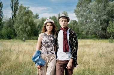 harcama zaman açık havada genç şık çift