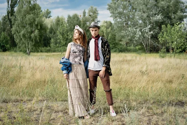 harcama zaman açık havada genç şık çift