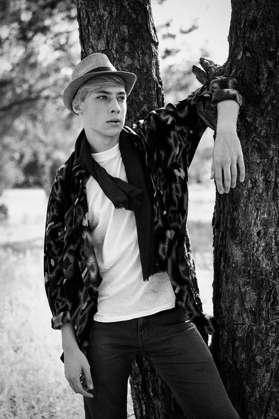 Black White Photo Stylish Young Man Posing Outdoors — Stock Photo, Image