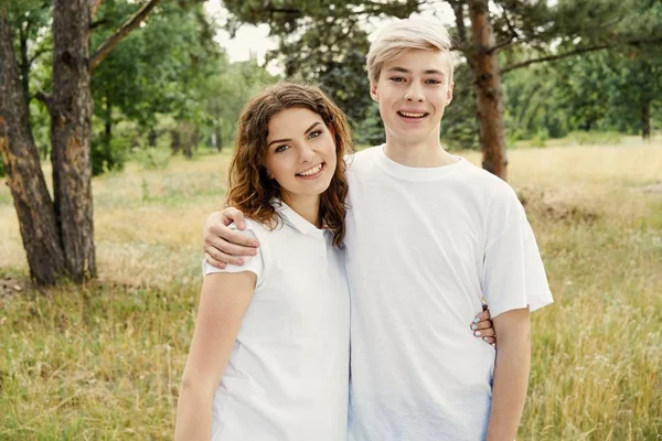 harcama zaman açık havada genç şık çift