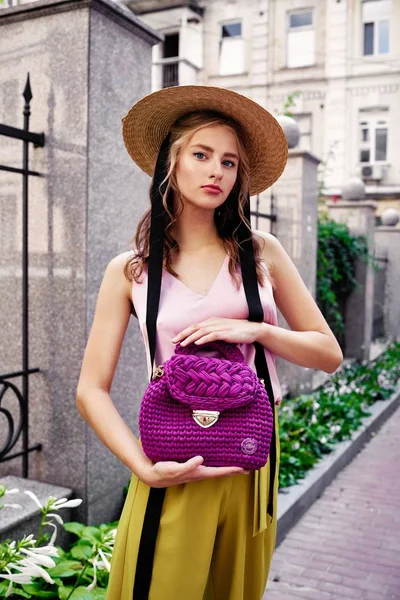 Stylish Female Fashion Model Posing Street — Stock Photo, Image