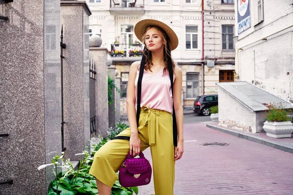 Stylish Female Fashion Model Posing Street — Stock Photo, Image