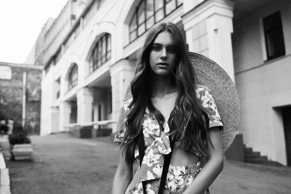 Stylish Female Fashion Model Posing Street — Stock Photo, Image