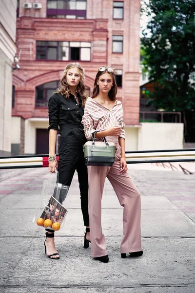 Two Young Attractive Fashion Models Posing — Stock Photo, Image