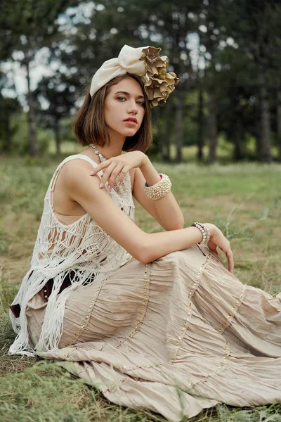 Mooie Jonge Mode Portret Van Jonge Vrouw Boho Stijl Kleding — Stockfoto