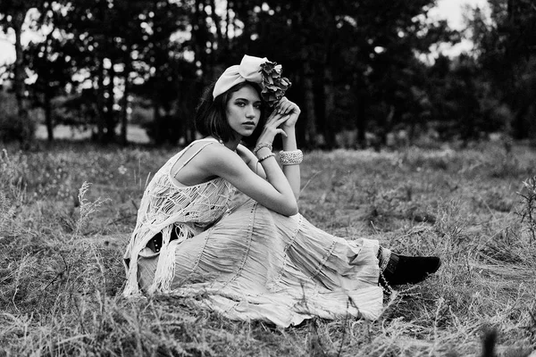 Mooie Jonge Mode Portret Van Jonge Vrouw Boho Stijl Kleding — Stockfoto