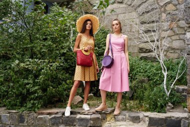 iki genç çekici moda model poz