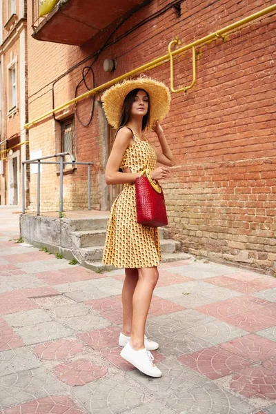 Stylish Female Fashion Model Posing Street — Stock Photo, Image