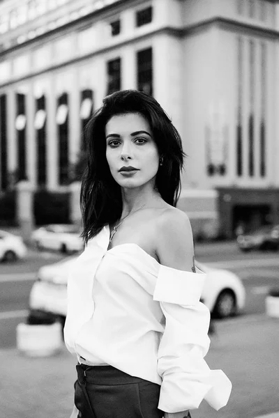 Young Gorgeous Brunette Woman Posing Street — Stock Photo, Image