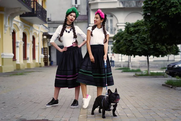 Two Young Fashion Models Cute Dog Posing — Stock Photo, Image