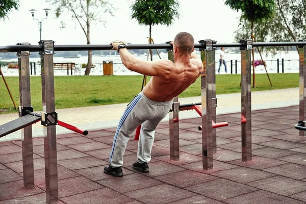 Joven Haciendo Ejercicio Calle Fitness Deporte Entrenamiento Concepto Estilo Vida —  Fotos de Stock