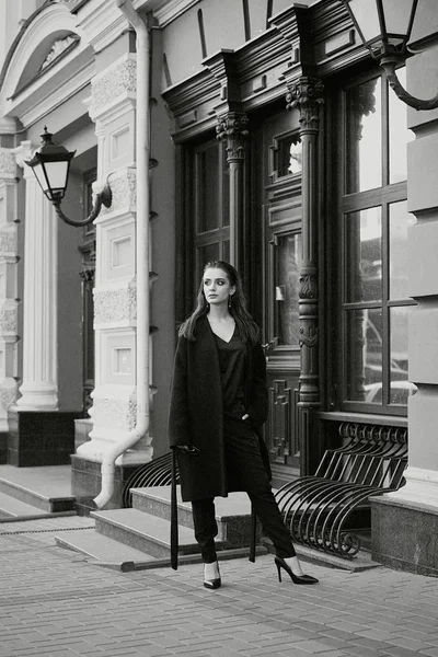 Gorgeous Young Brunette Woman Black Clothes Posing Street — Stock Photo, Image