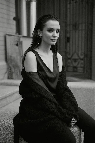 Gorgeous Young Brunette Woman Black Clothes Posing Street — Stock Photo, Image