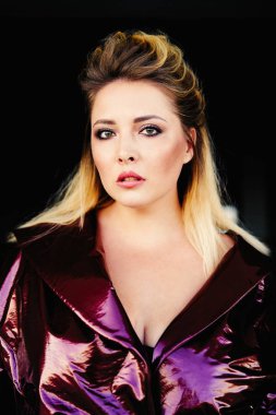 muhteşem sarışın Bayan deri ceket 