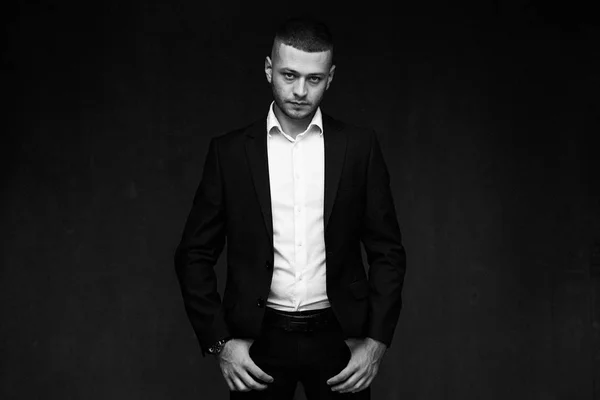 Studiový Portrét Pohledný Mladík Kavkazský — Stock fotografie