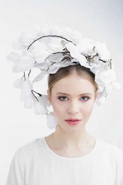 Portrait Gorgeous Young Woman Beautiful Headdress — Stock Photo, Image