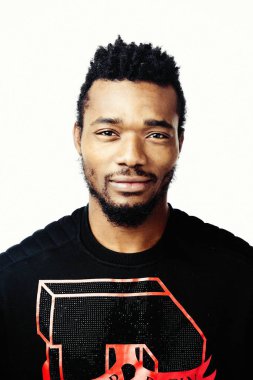 yakışıklı genç Afro-Amerikan adam portresi stüdyo