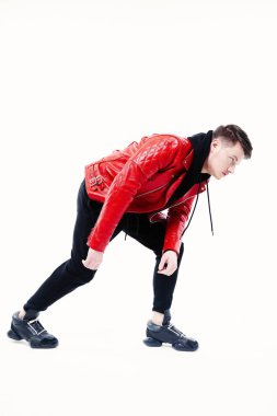   stüdyoda poz moda giysiler yakışıklı adam portresi                              