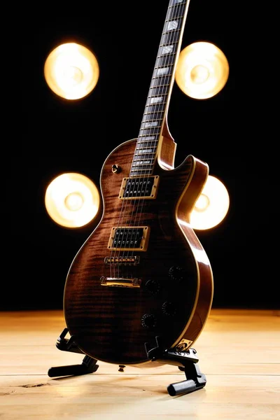 Close View Beautiful Wooden Electric Guitar — Stock Photo, Image