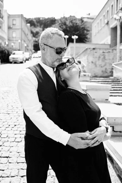 Elegante Pareja Mediana Edad Calle —  Fotos de Stock