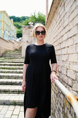 Poz güzel orta yaş kadın