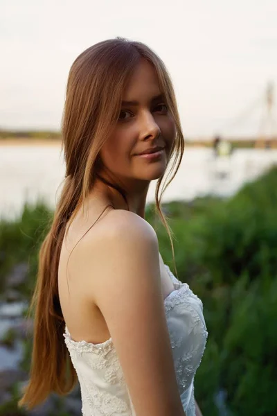 Retrato Una Hermosa Joven Posando — Foto de Stock