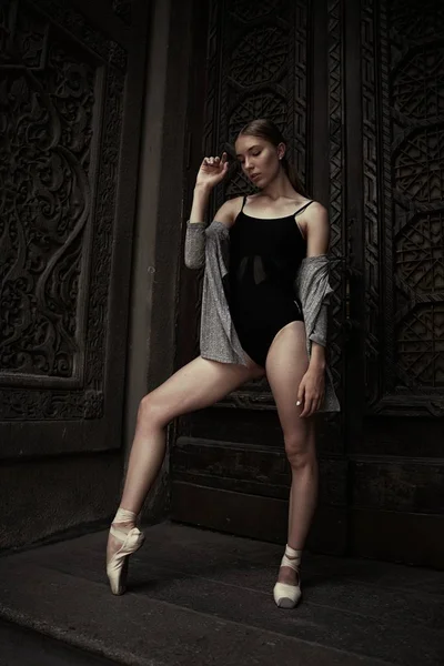 Jonge Gracieuze Ballerina Die Straat Presteert — Stockfoto