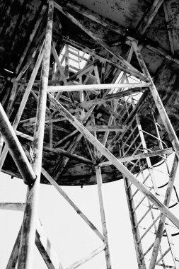 eski metal ve ahşap yapı