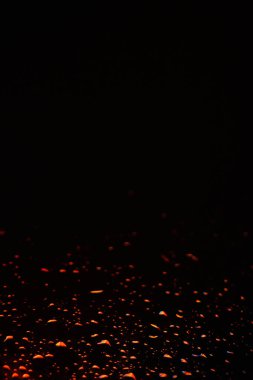 Cam zemin üzerinde su damlaları