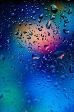 Cama çiy damlaları düşer, soyut arkaplan