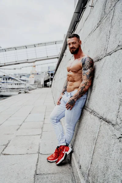 Jeune Homme Musclé Torse Posant — Photo