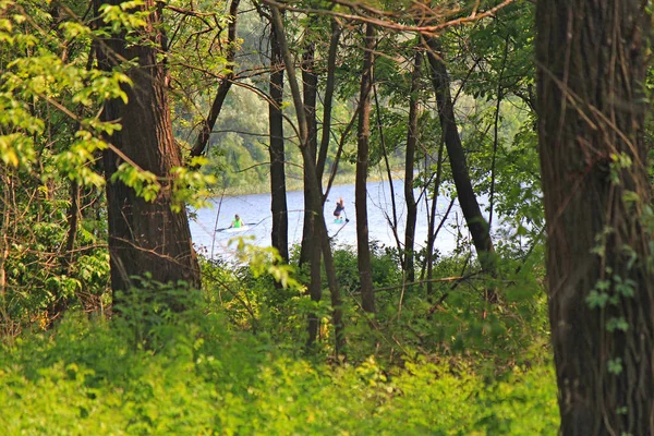 Mädchen treiben Wassersport — Stockfoto