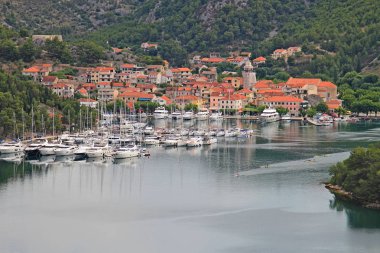 güzel Krka Nehri manzarası