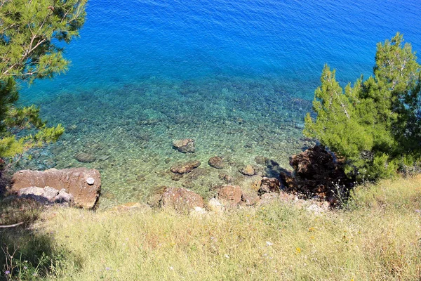 Águas transparentes límpidas do mar Adriático — Fotografia de Stock