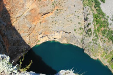 Hırvatistan'ın İmotski köyünde karst gölü
