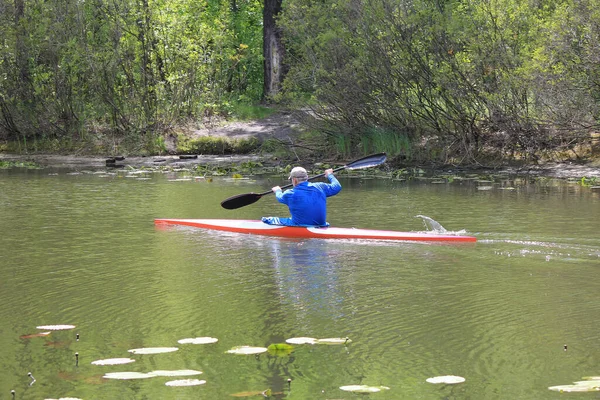 Atleta Canoísta Faz Mergulho Rio — Fotografia de Stock