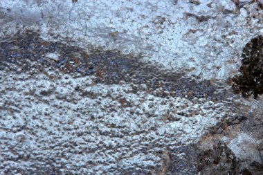 İlginç erimiş teneke külçeler.