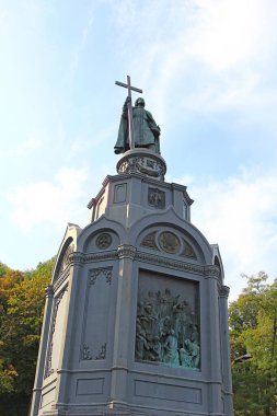 Kiev parkındaki Aziz Vladimir anıtı