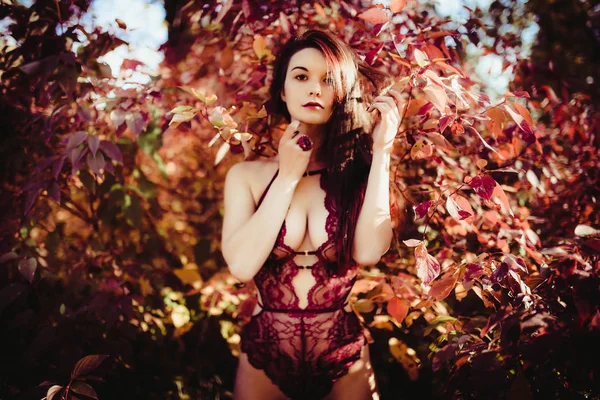 Portret Van Jonge Rood Haar Vrouw Lingerie Buitenshuis — Stockfoto