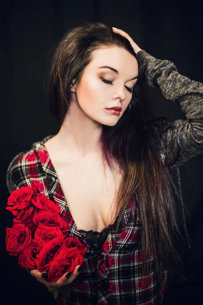 Young Beautiful Woman Posing Red Roses Black Background — 스톡 사진