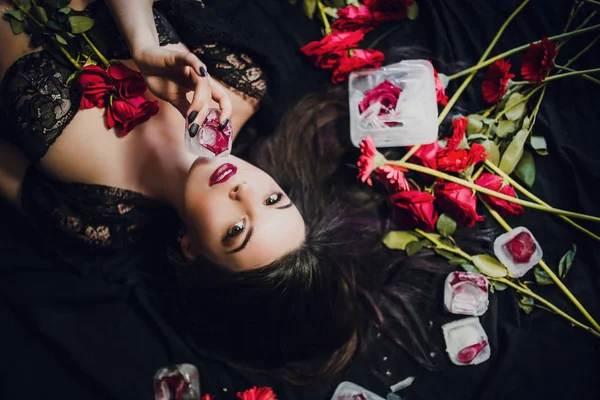 Young Woman Black Lingerie Posing Red Rose Frozen Ice — Stock Photo, Image