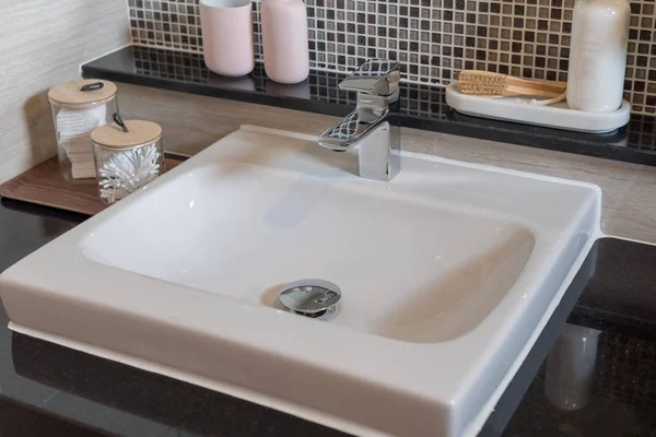 Interior Del Cuarto Baño Una Nueva Casa Lujo Lavabo Con — Foto de Stock