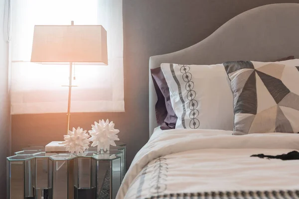 Klassischer Schlafzimmerstil Mit Kopfkissen Auf Dem Bett Innenarchitekturkonzept — Stockfoto