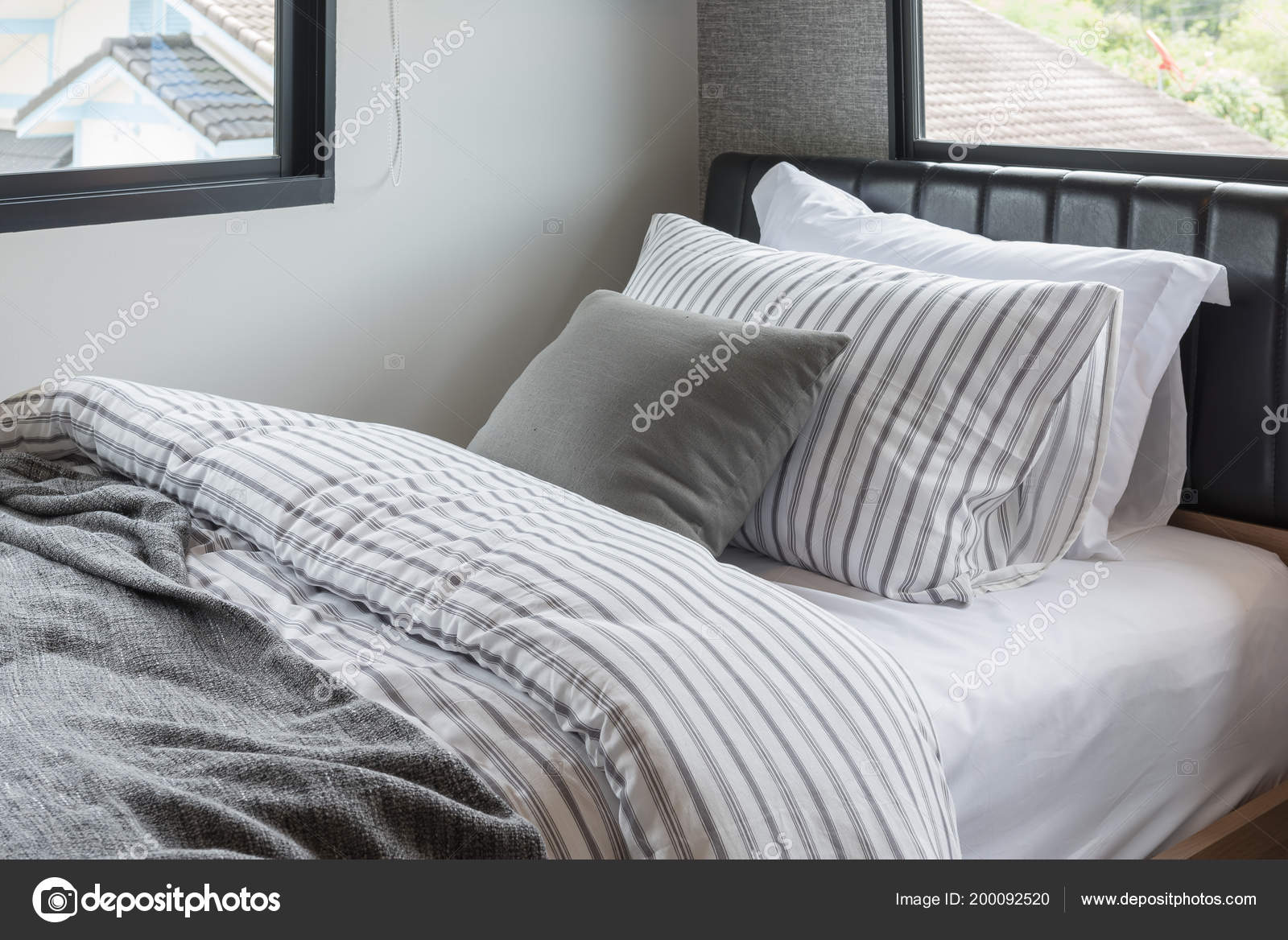 https://st4.depositphotos.com/4221109/20009/i/1600/depositphotos_200092520-stock-photo-single-bed-modern-bedroom-set.jpg