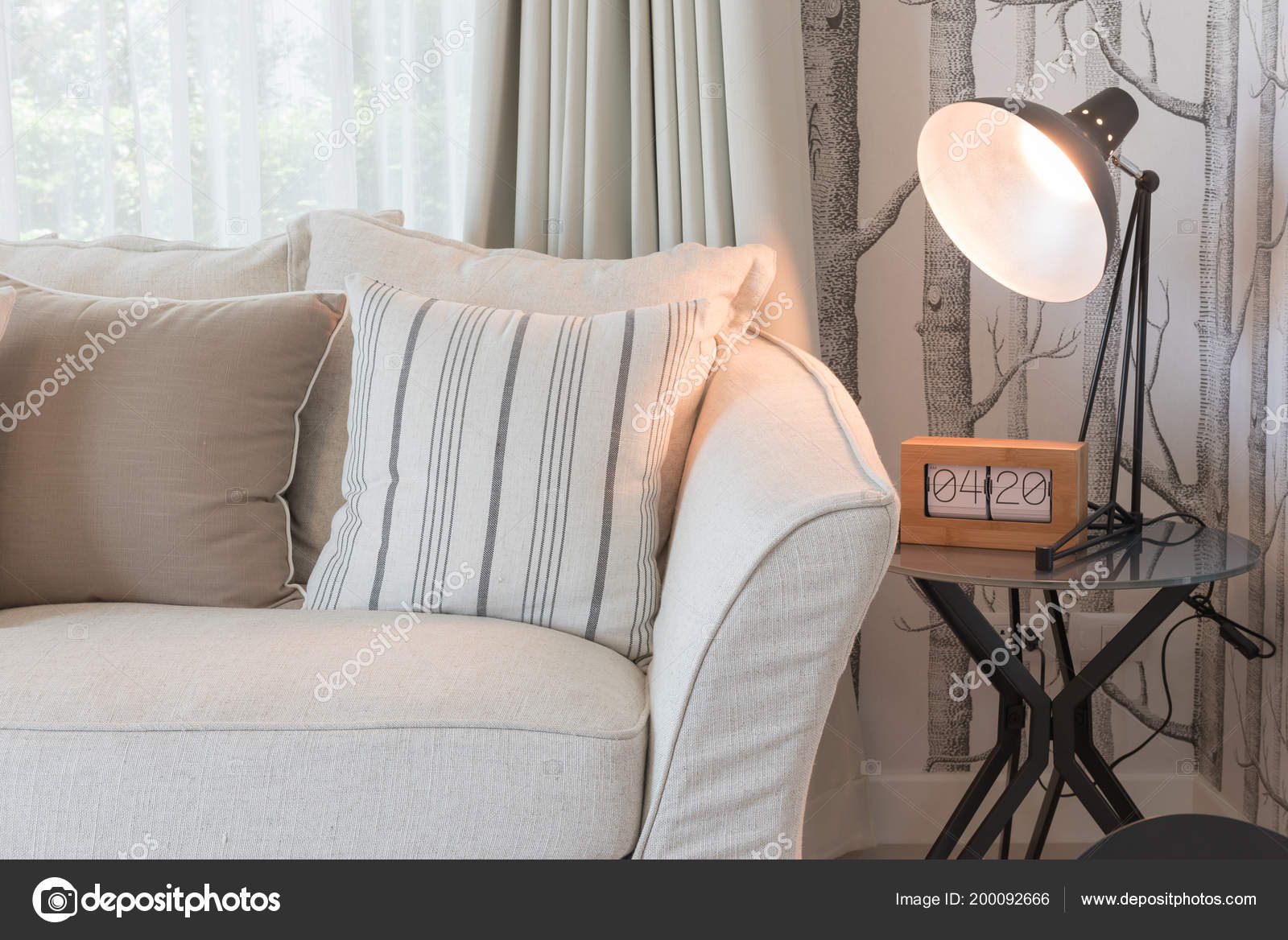 Klassieke Bank Opmaakset Witte Kleur Toon Woonkamer Met Kussens ... Klassieke Bank Opmaakset Witte Kleur Toon Woonkamer Met Kussens ...